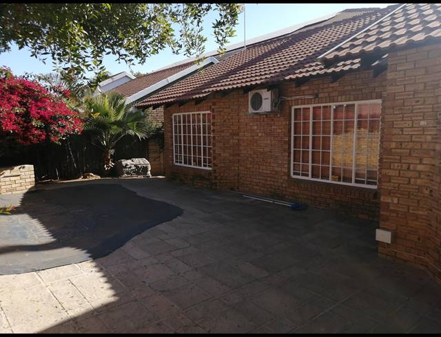 3 BEDROOM TOWNHOUSE TO LET IN BO-DORP